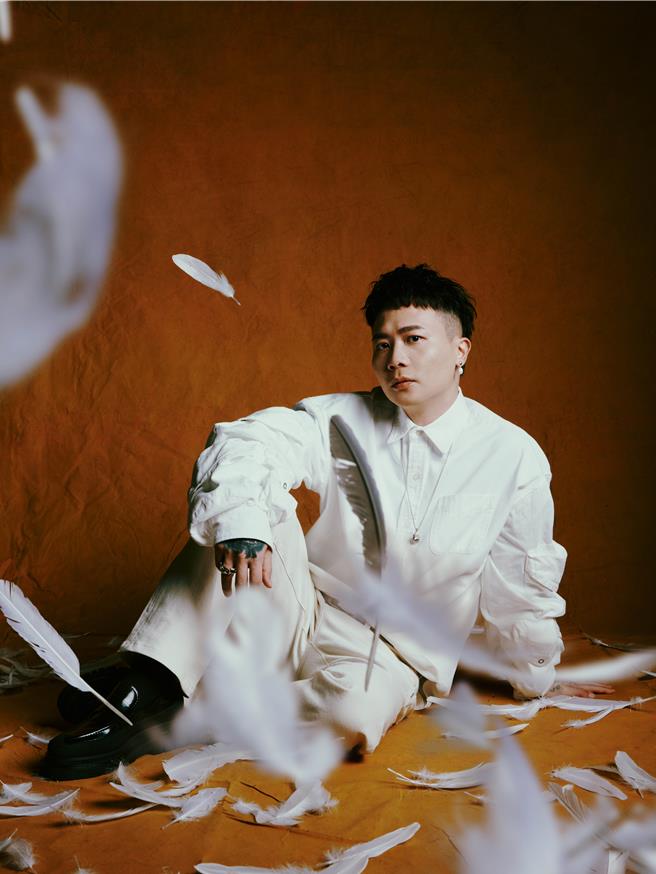 蕭秉治新專輯《完人Imperfect》獲好評。（相信音樂提供）