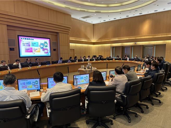 经发局长盛筱蓉4日于市政会议以「AI世代 新北时代-从人工智慧到人情味」为主题进行专题报告。（高钧麟摄）