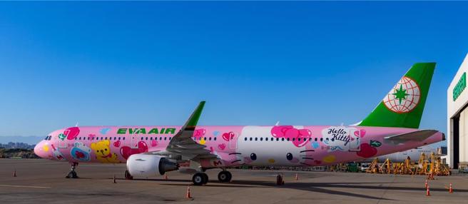 长荣航空全新的Hello Kitty彩绘机「粉萌机」亮相。（长荣航空提供／陈佑诚台北传真）