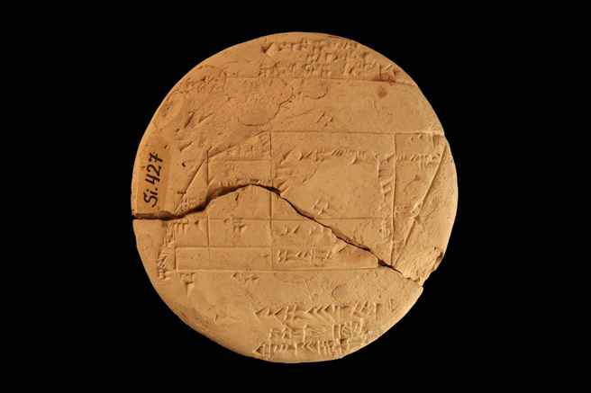 英国牛津大学的博物馆中收藏并展示了一块古巴比伦时期的泥板，上面记录了一名学生计算错误的数学题。（示意图：Shutterstock／达志）