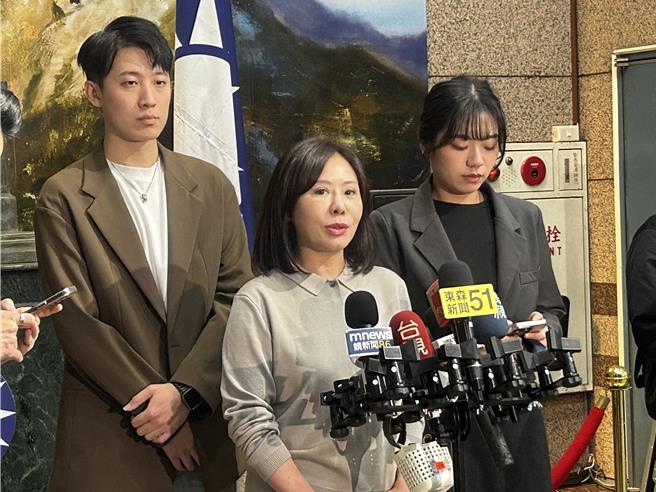 国民党文传会主委李彦秀（中）。（陈薏云摄）