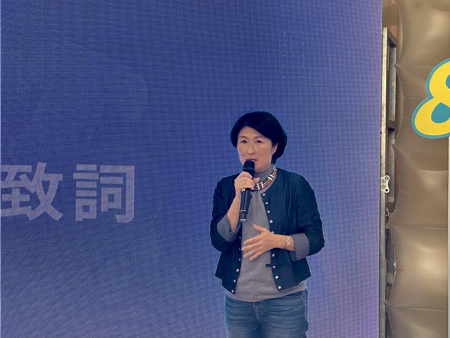 台东县政府国际发展及计画处4日在就艺会举办「TTONE渐进式」成果发表会，台东县长饶庆铃致词。（蔡旻妤摄）