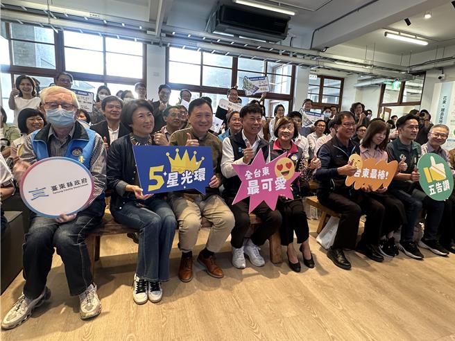 台东县政府国际发展及计画处4日在就艺会举办「TTONE渐进式」成果发表会。（蔡旻妤摄）