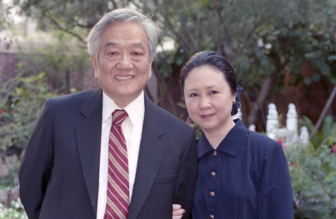 琼瑶上个月才发文思念亡夫平鑫涛，背景音乐则播放刘家昌作曲的〈不如归去〉。（图／中时资料照）