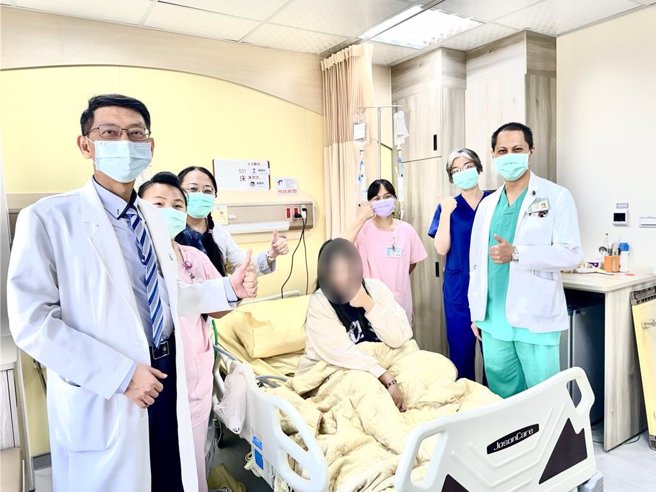 屏东39岁林女的右小腿肿胀疼痛，日前到国军高雄总医院屏东分院就诊，竟发现有双侧肺动脉栓塞的状况，幸经血栓溶解剂治疗后无大碍。（国军高雄总医院屏东分院提供／谢佳潾屏东传真）