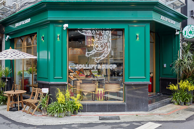 鑫囍创业将于5日登录兴柜，挂牌价36元，3日兴柜前法说，在富爸爸国扬透过转投资隽扬国际持股25％，以及找来华润创业黄伟豪担任总经理的双保证加持下，吸引不少法人参与。图／本报资料照片