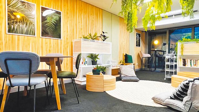 劳动部北分署霸凌案衍生出就业安定基金遭滥用，图为前署长谢宜容疑以此装修办公室。（民眾提供）