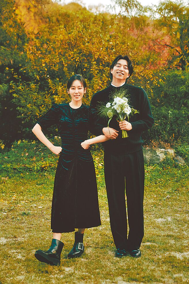 孔劉（右）和徐玄振在《一箱情緣》中首度合作，飾演契約夫妻。（Netflix提供）