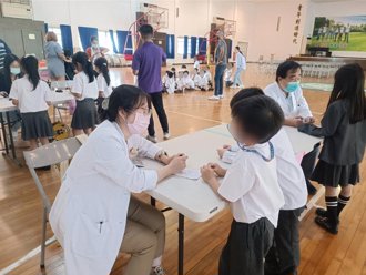 氣溫驟降疫情恐升溫！流感、新冠雙重威脅 新北籲學生接種