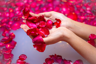 清朝妃子沐浴動口不動手 太監跪地幫洗數小時 叫苦連天