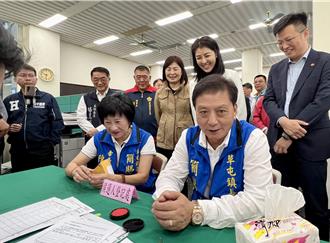 簡賜勝登記草屯鎮長補選！南投縣長許淑華陪同助陣