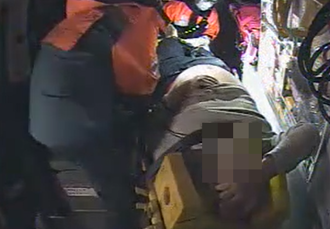 角頭郝廣民車禍「雙腿斷」 送醫插管！抱頭痛苦模樣曝光