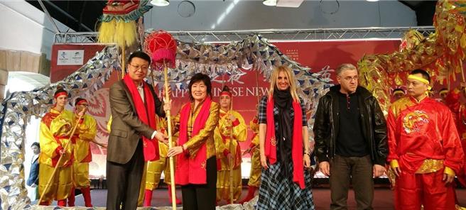 中国春节申遗成功！陆世界非遗总数达44项，居世界第一。图为雅典中国文化中心2019年举办欢乐春节活动。（联合国新闻网）