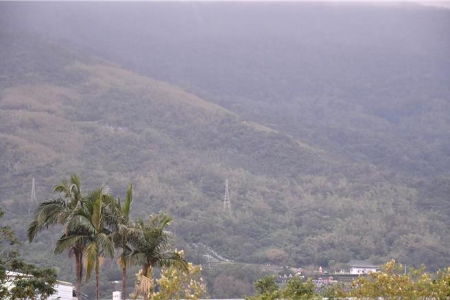 花莲吉安乡慈云山怀恩园区上方山区近日却传出疑有持续落石，引起地方恐惧。乡公所对此澄清，山上目前自然山林植披茂密、无崩塌现象。（吉安乡公所提供／罗亦晽花莲传真）
