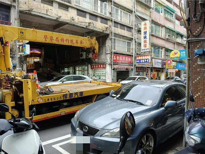 基隆有一名张姓女子欠罚锾达44万余元，但仅缴纳2期就置之不理。行政执行署宜兰分署4日上午查得其车拖吊，若张女再不缴钱，爱车就会被拍卖。（行政执行署宜兰分署提供／徐佑升基隆传真）