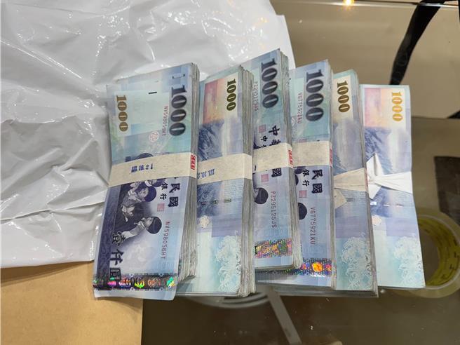 彰检「靖平专案」绿能肃贪 首度查获现役军士官涉案，查扣130万元现金。（最高检提供）