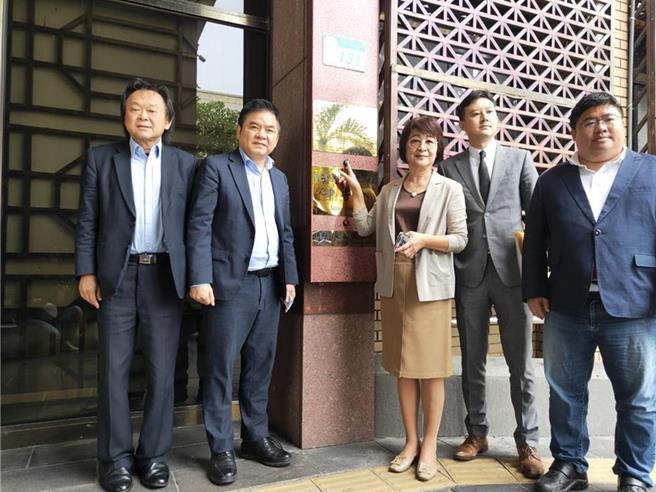 苏治芬今年四月告黄国昌。（陈志贤摄）