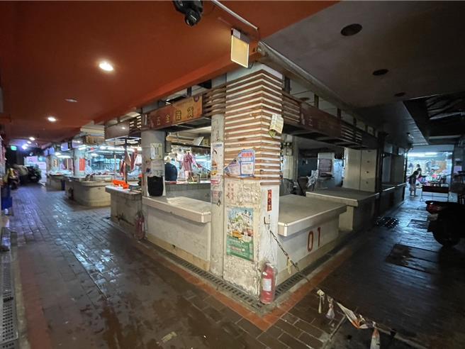 板桥后埔市场1楼空摊眾多。（黄淑君提供）