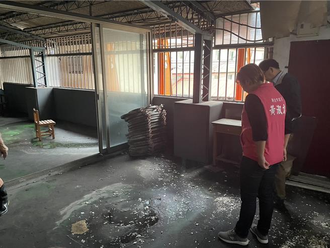 黄淑君到后埔市场勘查现况。（黄淑君提供）