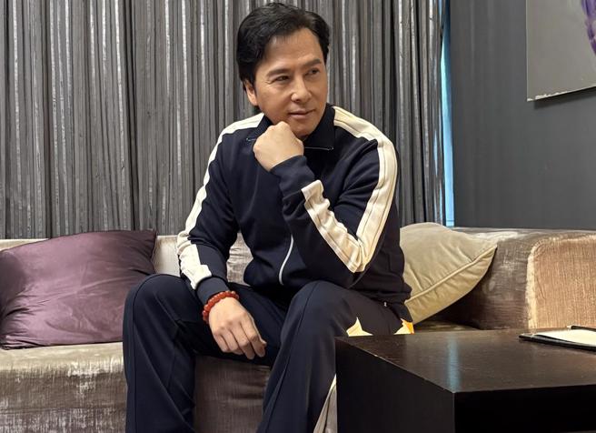 甄子丹5日在香港宣传电影，接受媒体访问，谈到刘家昌、琼瑶逝世消息。（杜欣颖摄）