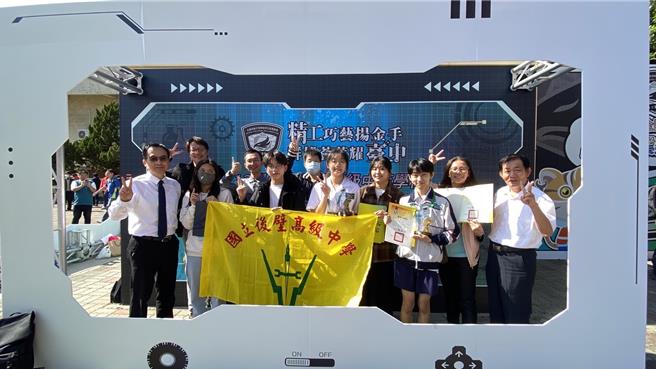后壁高中今年在全国高级中等学校工商业类学生技艺竞赛表现优异，图为学生到台中参加其中的工业类技艺竞赛。（后壁高中提供／张毓翎台南传真）