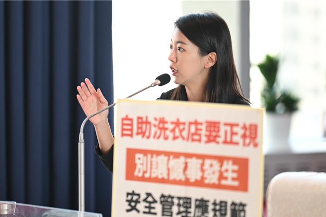 台中市自助洗衣店数量全国最多，市议员吴佩芸要求增订自治条例加以规范。（吴佩芸提供）