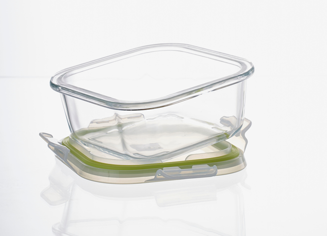 保鲜盒盖子上的胶条容易发霉，内行网友推荐用过碳酸钠清洗，便宜又有效。（图：shutterstock／达志）