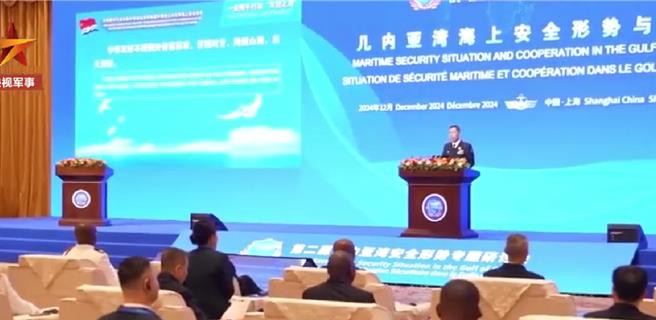 大陆国防部长董军5日在上海集体会见出席第二届几内亚湾安全形势专题研讨会的各国代表团团长。（摘自大陆央视画面）