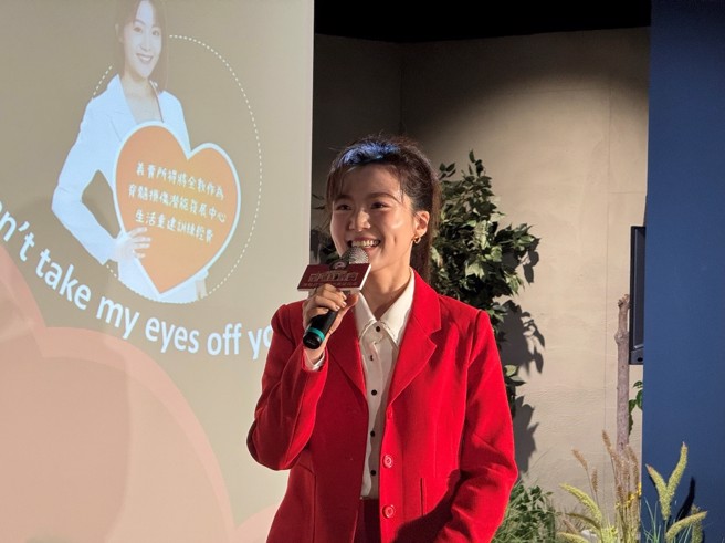 艺人杨小黎代言脊损潜能中心公益大使，呼吁大眾可趁耶诞节庆一起做爱心。（王柏森摄）