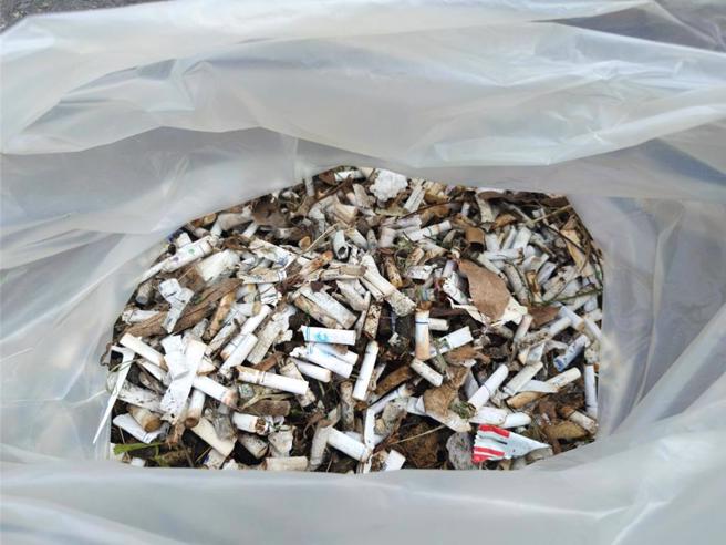 86％民眾赞成徵收菸蒂处理费 环境部研拟后端施政。（示意图、与本案无关／中时资料照）★《中时新闻网》：吸菸有害健康 中时新闻网关心您！戒菸专线：0800-636363