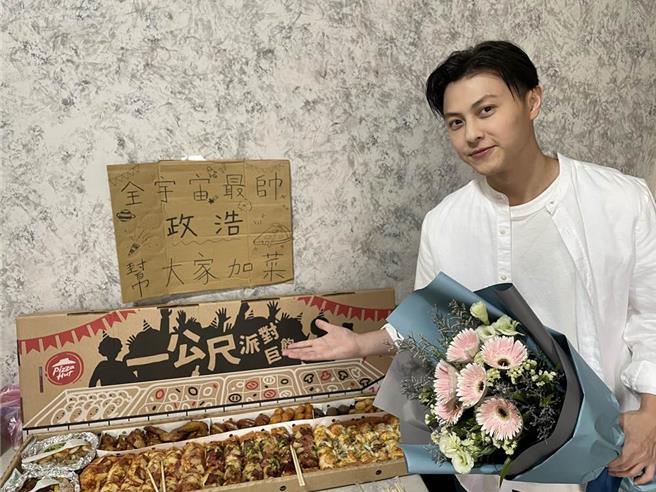 王子在节目中说脏话，被亏与过去不同。（喜鹊娱乐提供）