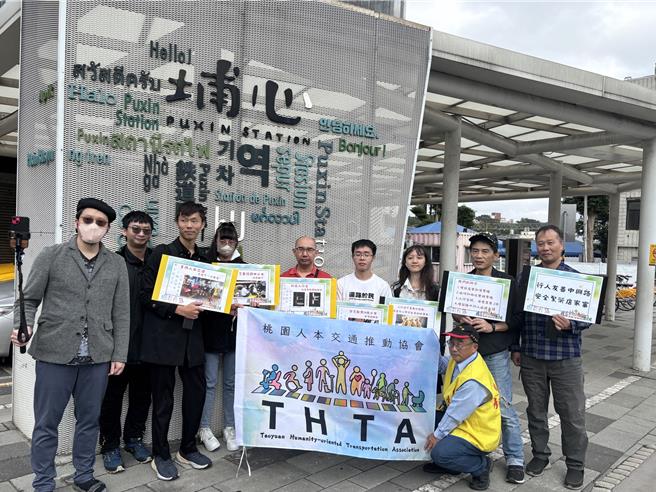 桃园市杨梅区中兴路，位于埔心过车站正前方，邻近周边学区、市场等，人流多、车辆往来频繁，行人行经就必须走上马路与车争道，或是走入住宅骑楼，险象环生。桃园市政府获2000万元改善该路。桃园市人本交通推动协会也提出5大诉求，希望市府採纳并尽速施作。（廖姮玥摄）