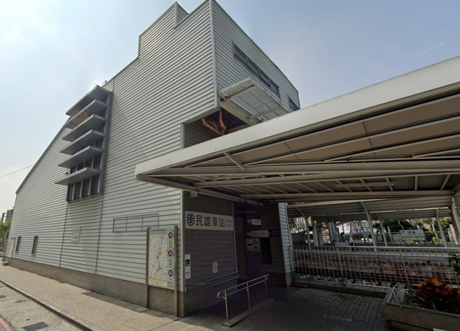 嘉县民雄铁路高架化将铺临时轨，2025年5月动工。（翻摄自google map）