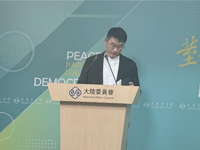 陸委會發言人梁文傑5日在例行記者會中對馬辦邀請陸生來台爭議事件做出回應。圖／龍品伃攝