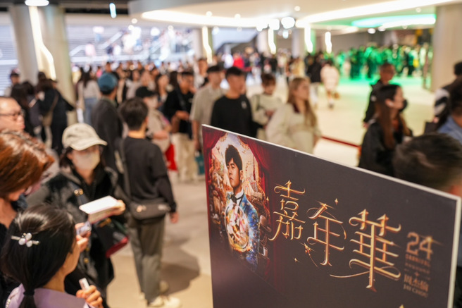 天王周杰伦5日在大巨蛋开演唱会，歌迷大排长龙。（罗永铭 摄）