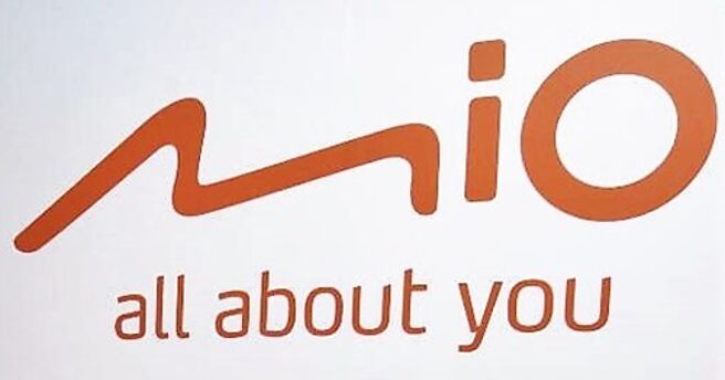 神达（3706）旗下神达数位4日举办新品发表会，推出最新款分离式电子后视镜型行车记录器及机车安全帽型专用行车记录器。展望后市，总经理张乐羣表示对未来营运抱持乐观态度，且在旗下三大业务都有成长带动下，神数明年应有机会达到双位数年增。图／本报资料照片