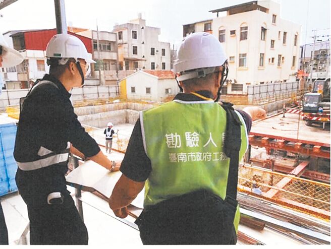 明年元旦起，台南市将实施「建筑工程深开挖管理」新制，开挖9公尺的工程均须主动申报，市府工务局将委由第三方专业单位採3阶段勘验。（台南市政府工务局提供／曹婷婷台南传真）