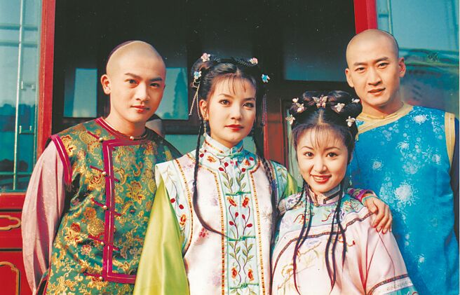 琼瑶的《还珠格格》让主演苏有朋（左起）、赵薇、林心如、周杰红遍半边天。（资料照片）