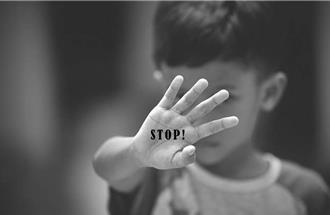 美工刀割同居人小孩舌嗆「舌頭砍掉」  虐童惡男一審判決出爐