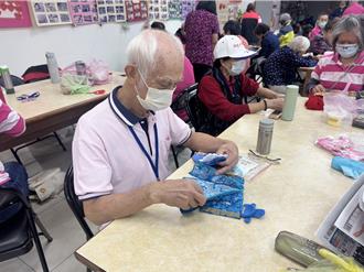 泰山義仁社區娃衣成果展 長者回憶年輕時光