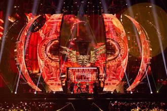 周杰倫大巨蛋開唱！大陸粉絲隔空驚見「場內1幕」炸鍋：想去台灣