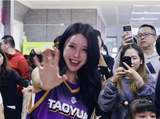 桃园市吉祥物「宇宙版」ㄚ桃、园哥露面 啦啦队女神也宣传