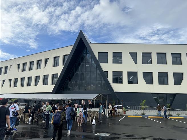 出席帛琉政府联办落成剪彩  赖清德揭新建筑代表这两层意义。（曾薏苹摄）