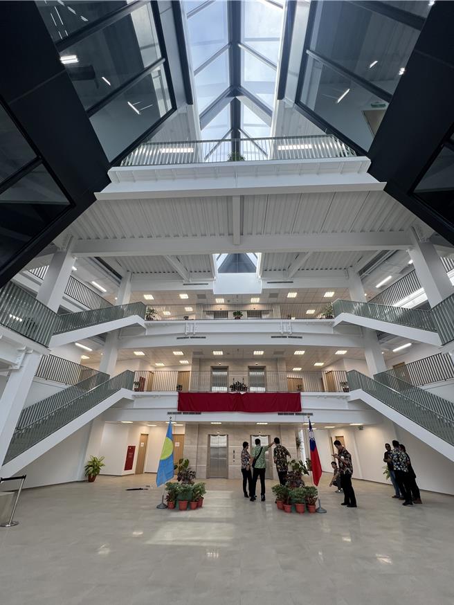 出席帛琉政府联办落成剪彩  赖清德揭新建筑代表这两层意义。（曾薏苹摄）