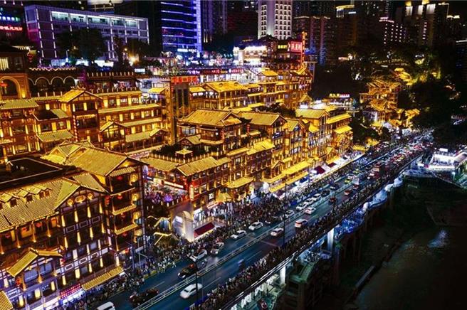 最新報告預測，大陸2024年國內夜間旅遊總花費將達到1.91兆人民幣、年增率達21.7％。（新華社）