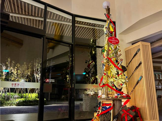 红叶谷绿能温泉园区棒球耶诞树。（红叶谷绿能温泉园区提供／蔡旻妤台东传真）