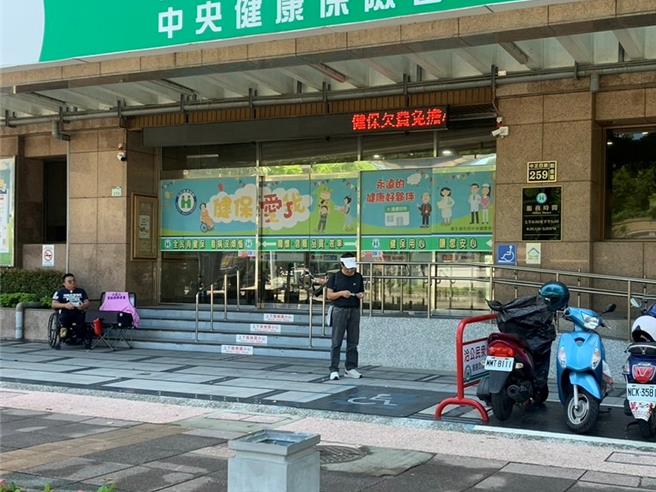 2022年新冠肺炎疫情期间，高雄某医院的业务量锐减，健保收入大幅缩水，引发内哄及劳资纠纷互告。（本报资料照片／郭良杰高雄传真）