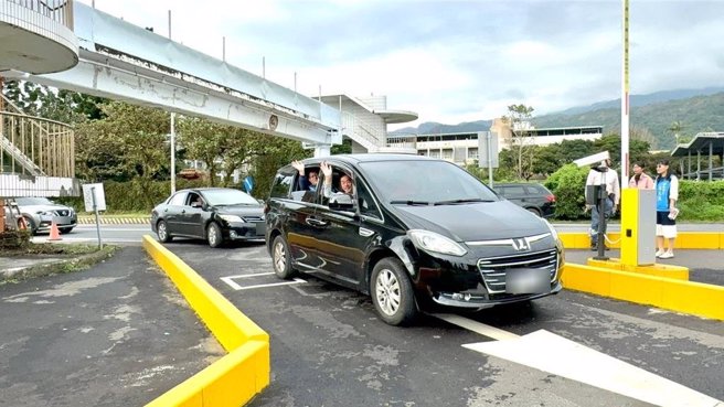 头城镇公所规画的自营停车场今天启用，镇公所希望乡亲与游客能多加利用。（头城镇公所提供）