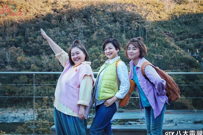 锺欣凌（左起）、杨贵媚、严艺文。（八大提供）