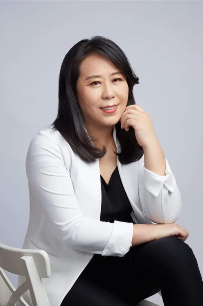 内政部指出，史雪燕未依国籍法规定，于就职前办理放弃中华民国以外的国籍，并于就职之日1年内，完成放弃并提出佐证资料，为确保中华民国国民担任公职者，负有国家忠诚义务，内政部已于今年12月2日依法解除其议员公职。（摘自史雪燕粉丝专页）